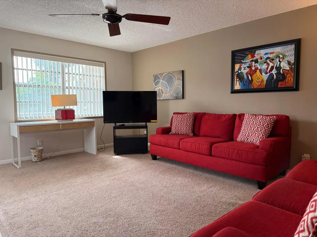 470 Capri J Delray Beach FL 33484