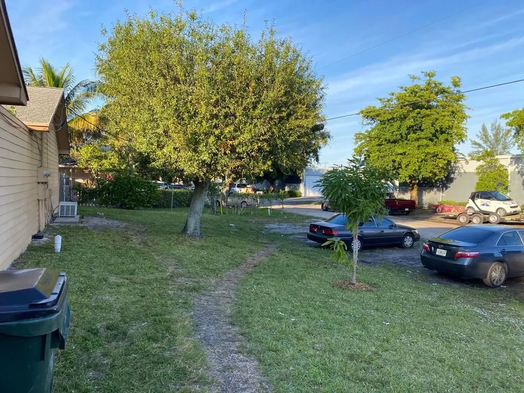 525 S Swinton Avenue Delray Beach FL 33444