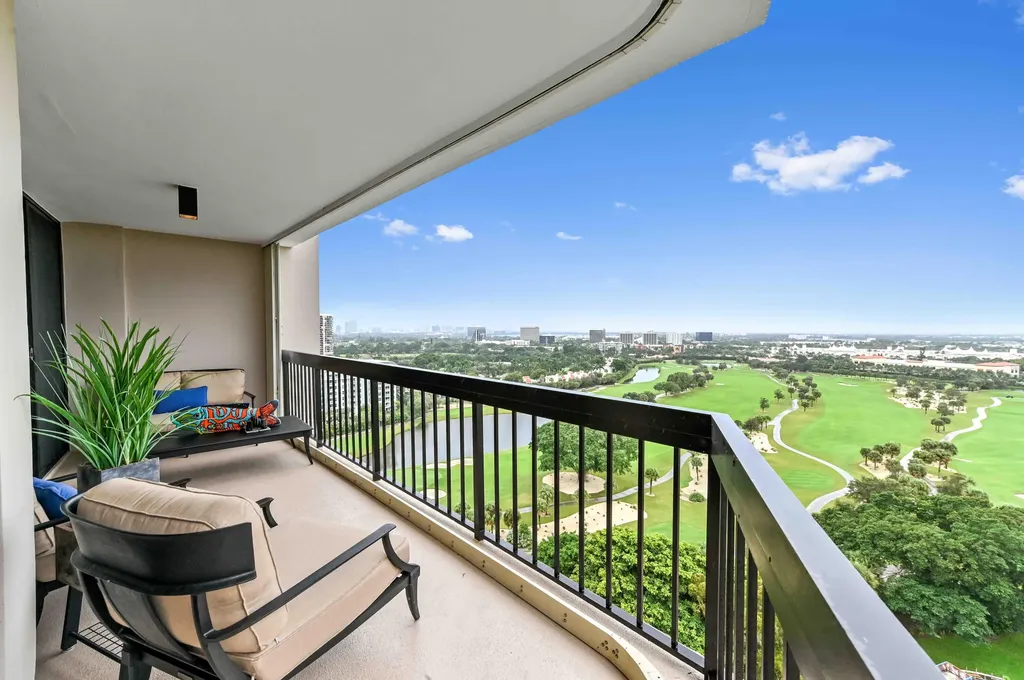 2425 Presidential Way West Palm Beach FL 33401