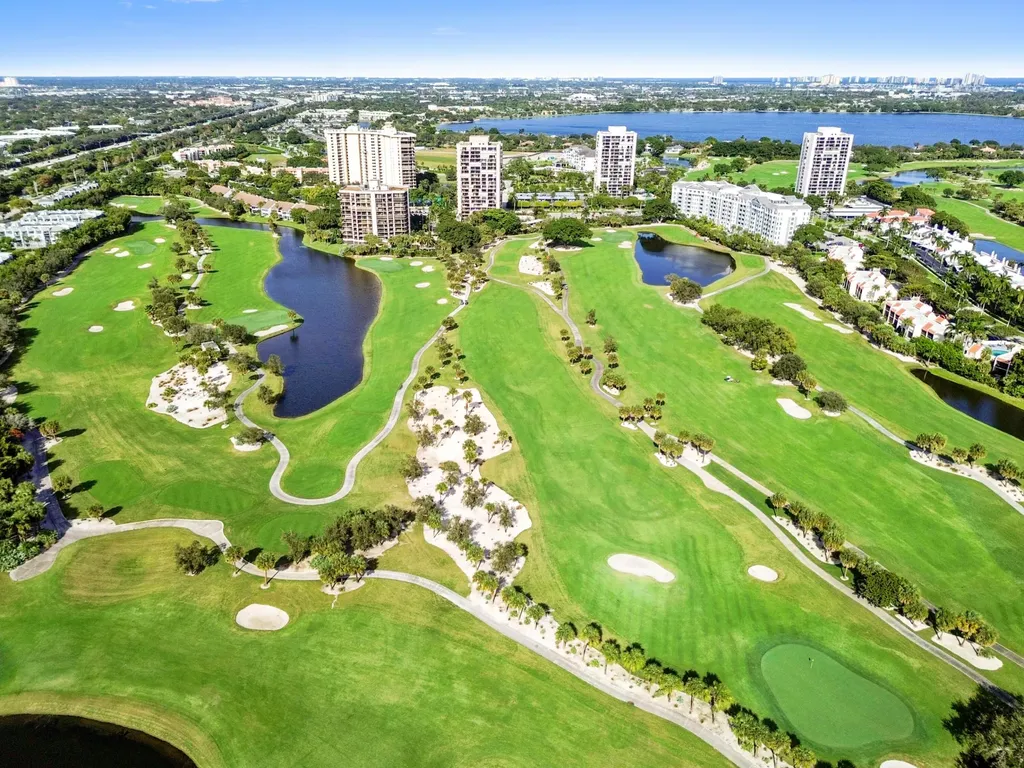 2425 Presidential Way West Palm Beach FL 33401