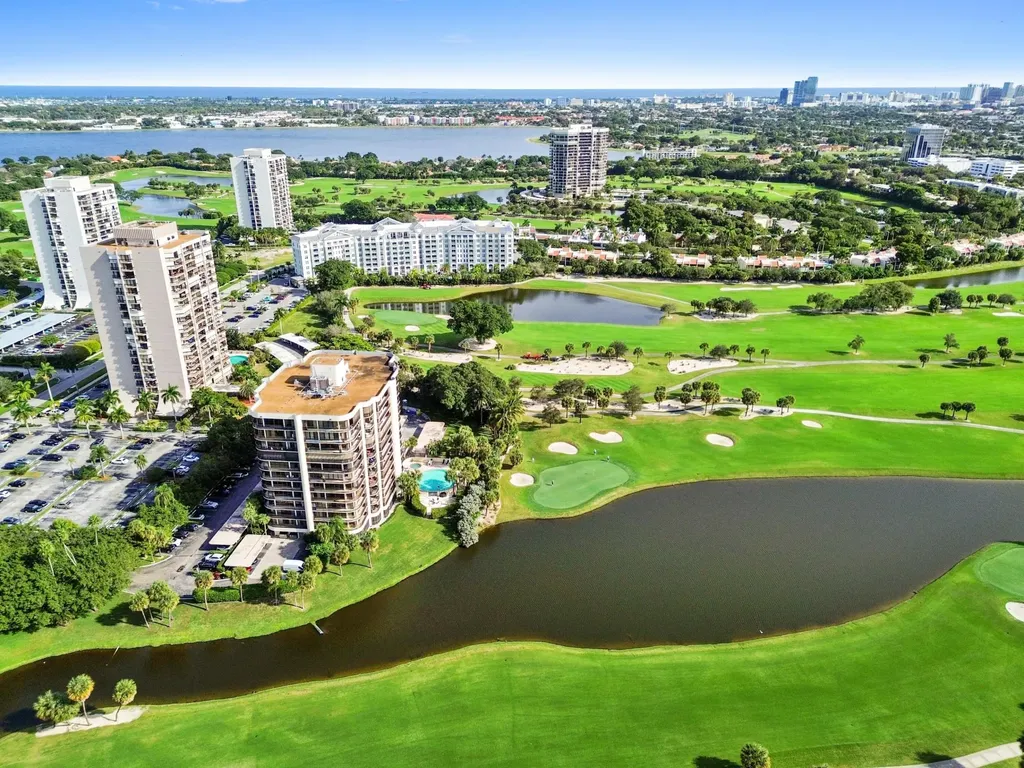 2425 Presidential Way West Palm Beach FL 33401