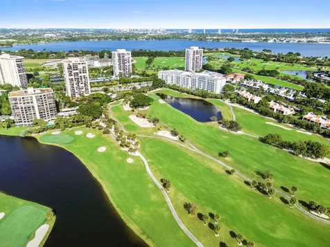2425 Presidential Way West Palm Beach FL 33401
