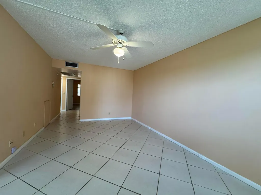 4053 Hythe C Boca Raton FL 33434