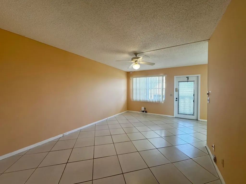 4053 Hythe C Boca Raton FL 33434