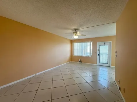 4053 Hythe C Boca Raton FL 33434