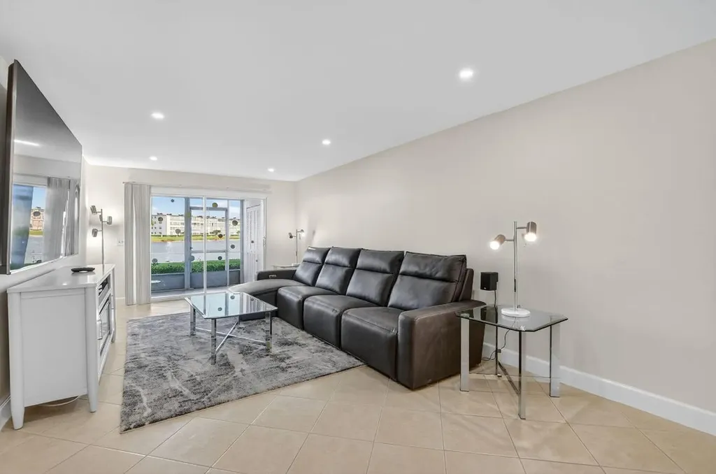 1090 Guildford E Boca Raton FL 33434