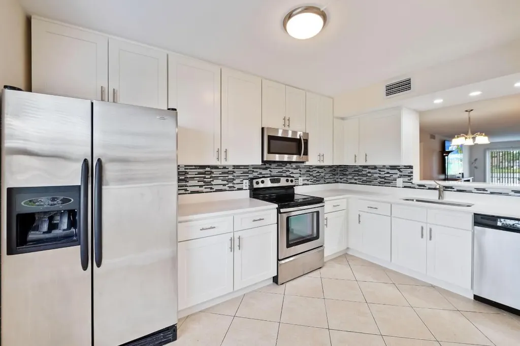 1090 Guildford E Boca Raton FL 33434