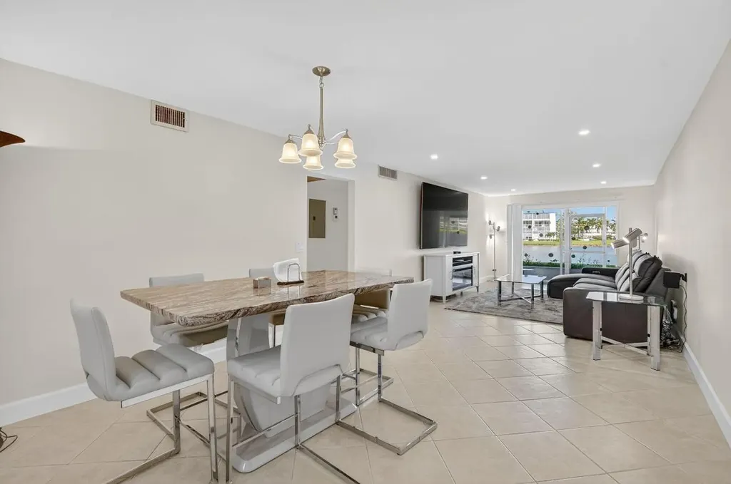 1090 Guildford E Boca Raton FL 33434