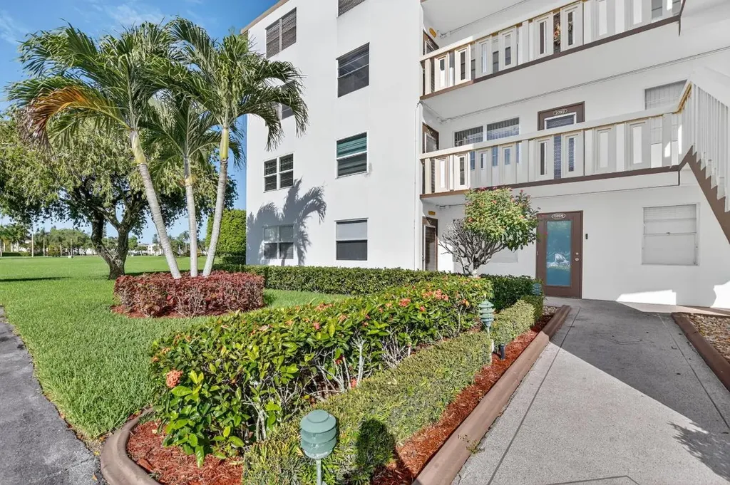1090 Guildford E Boca Raton FL 33434