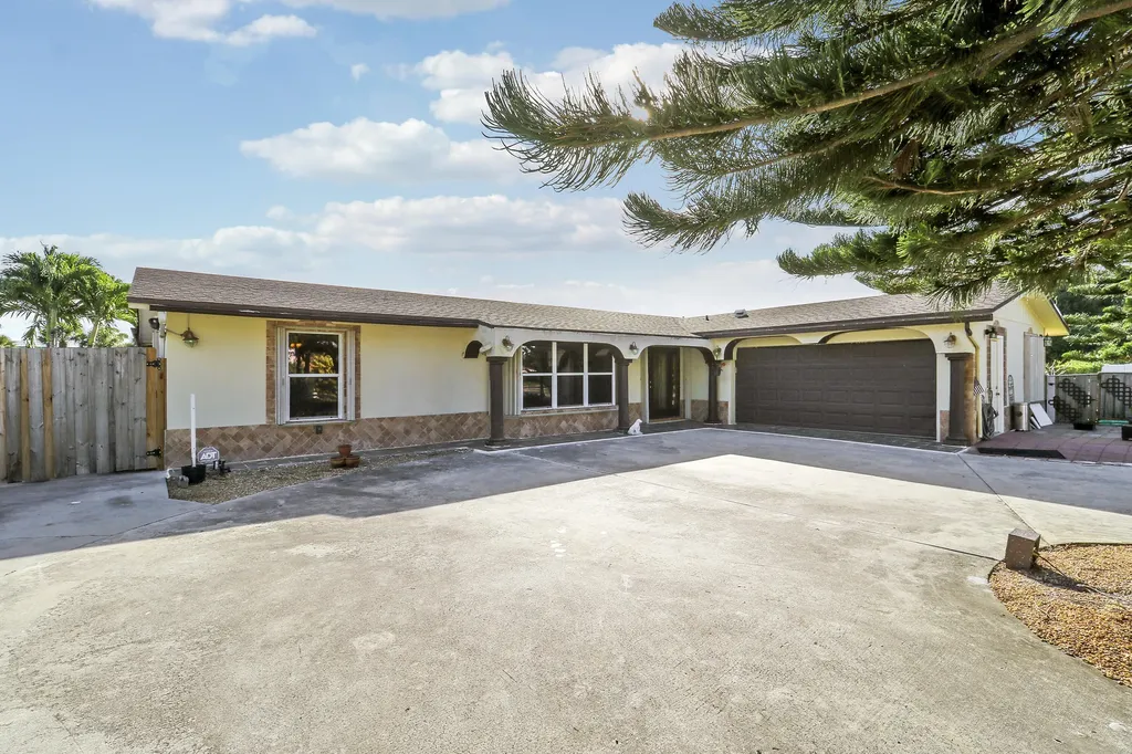 10868 Larch Court Palm Beach Gardens FL 33418