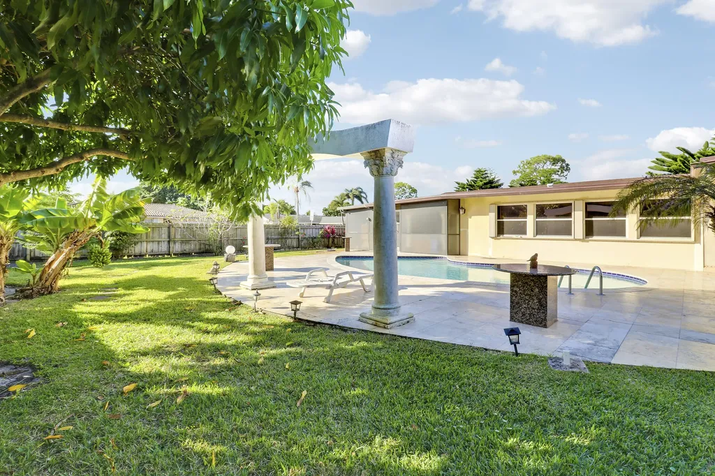 10868 Larch Court Palm Beach Gardens FL 33418