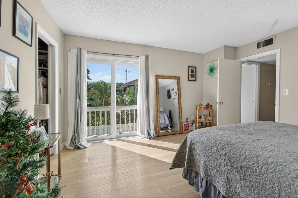 141 E Riverside Drive Jupiter FL 33469