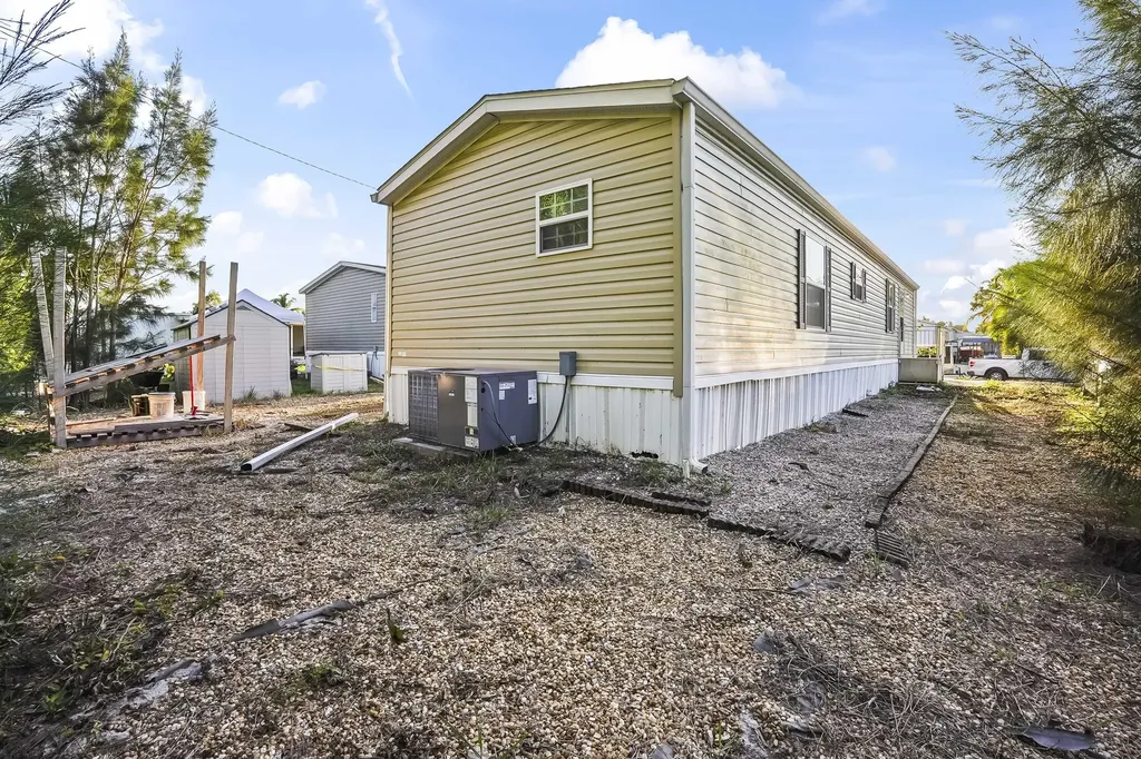 8333 SE Sandy Lane Hobe Sound FL 33455