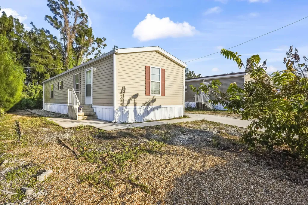8333 SE Sandy Lane Hobe Sound FL 33455