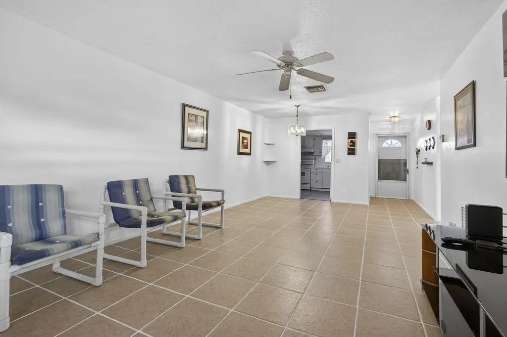 2833 Crosley Drive W West Palm Beach FL 33415