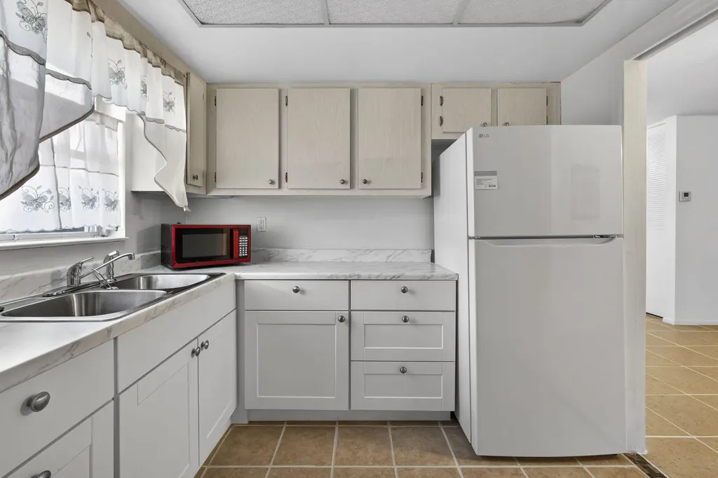 2833 Crosley Drive W West Palm Beach FL 33415