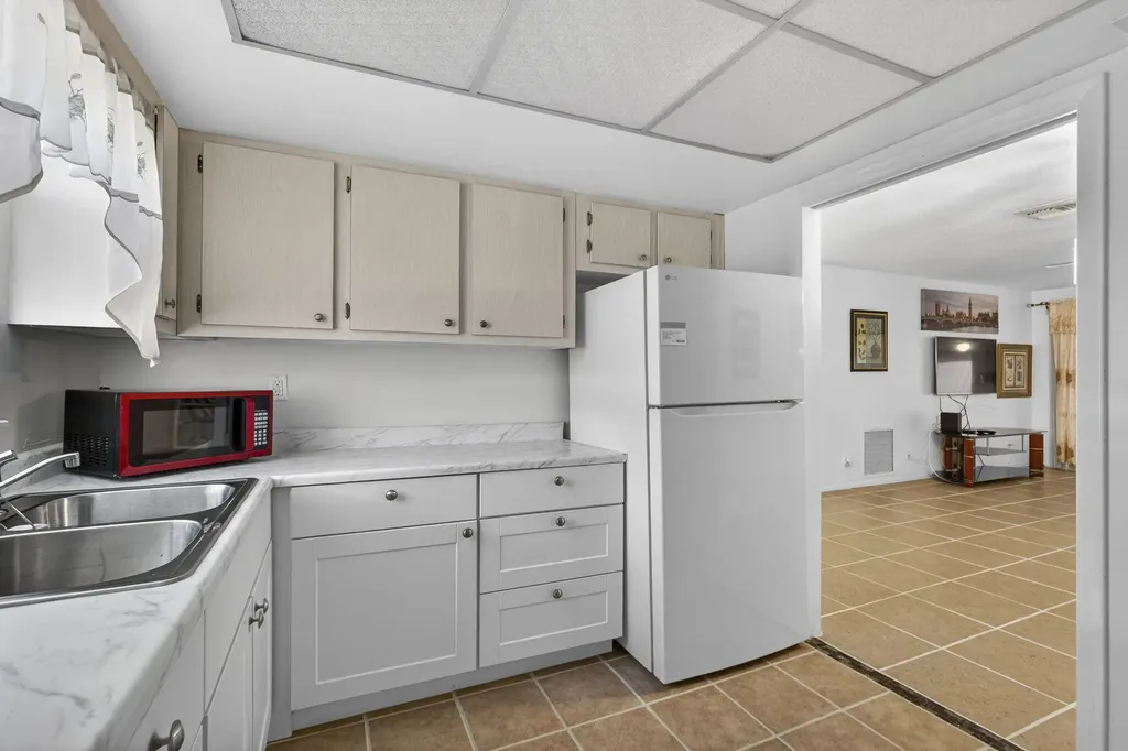 2833 Crosley Drive W West Palm Beach FL 33415