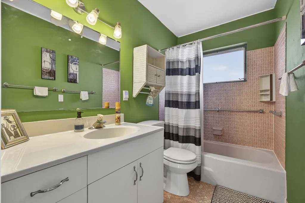 2833 Crosley Drive W West Palm Beach FL 33415