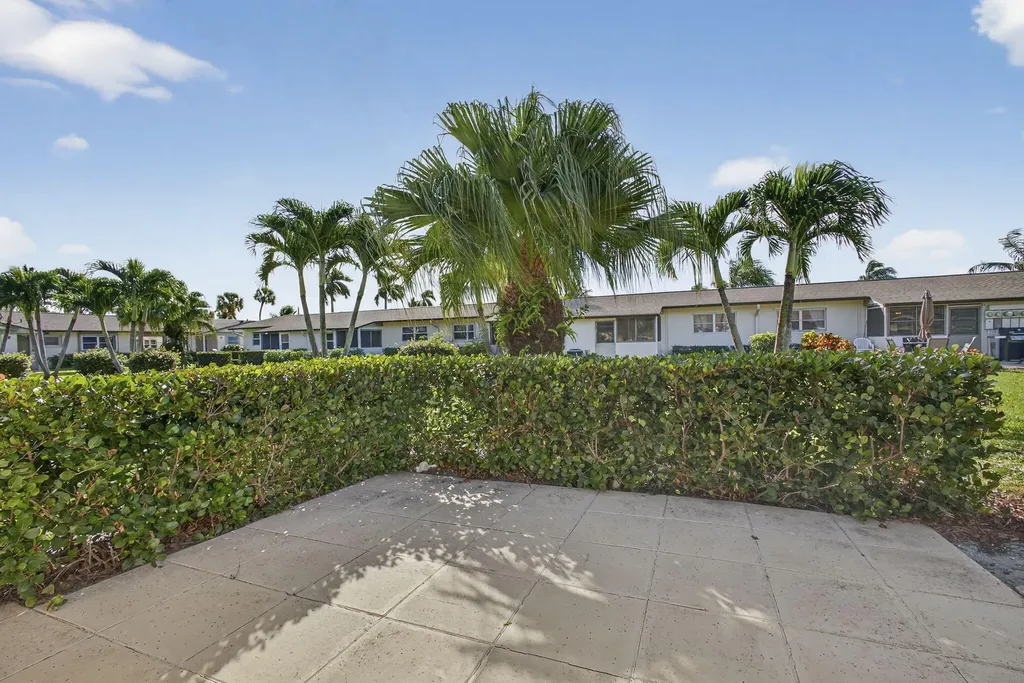 2833 Crosley Drive W West Palm Beach FL 33415