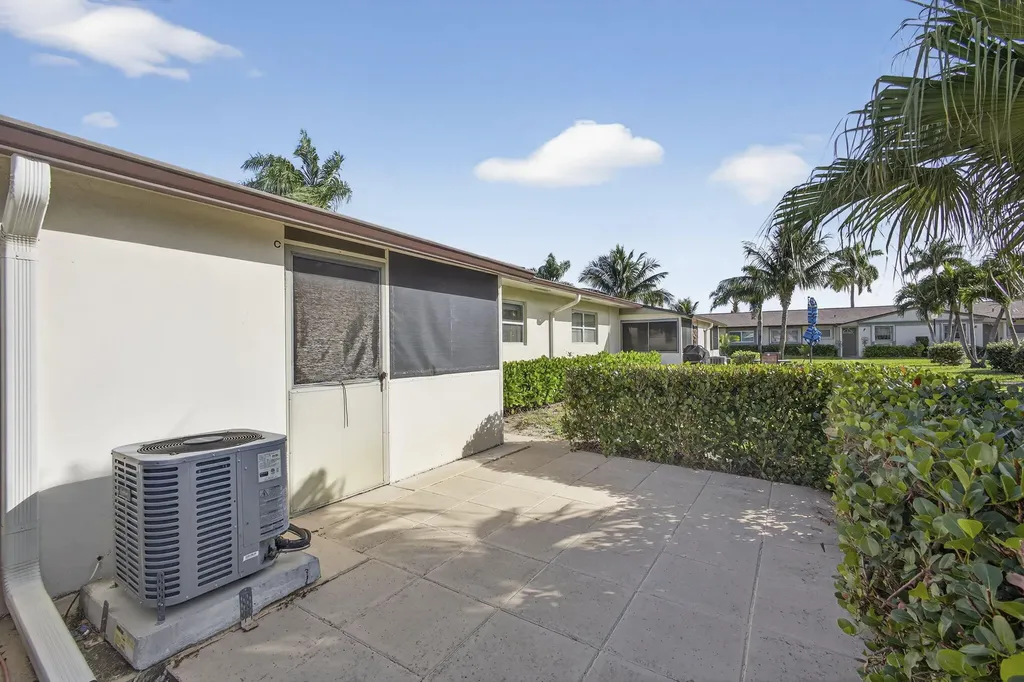 2833 Crosley Drive W West Palm Beach FL 33415