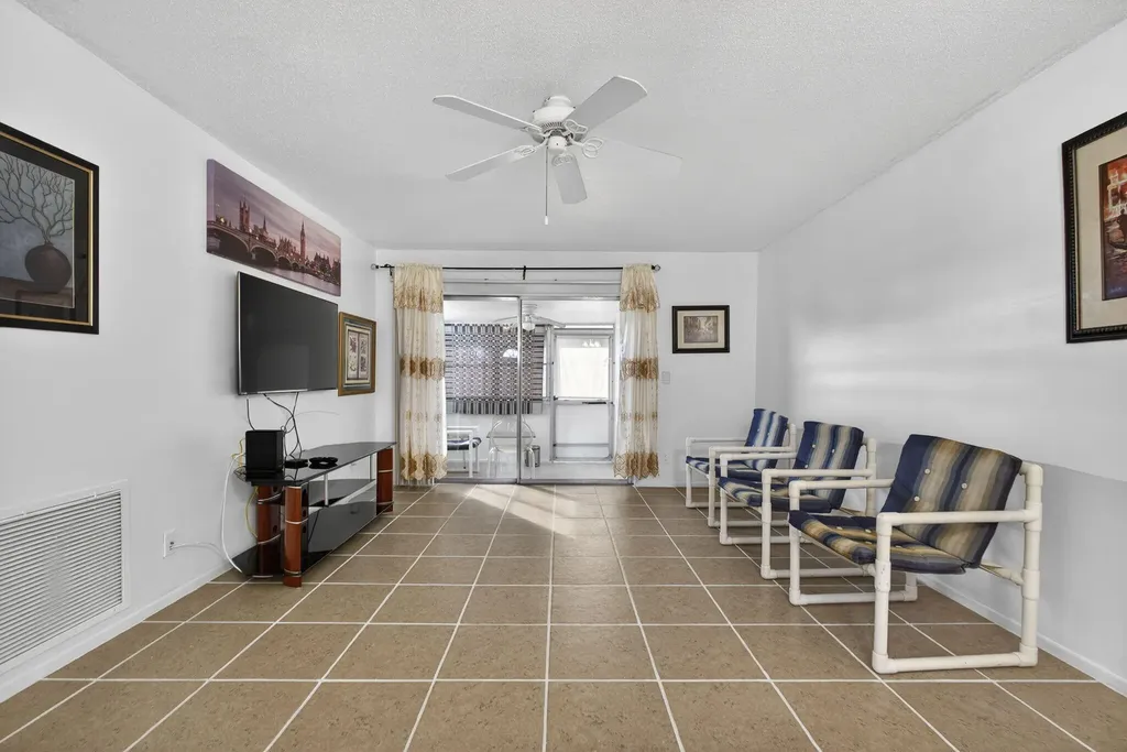 2833 Crosley Drive W West Palm Beach FL 33415