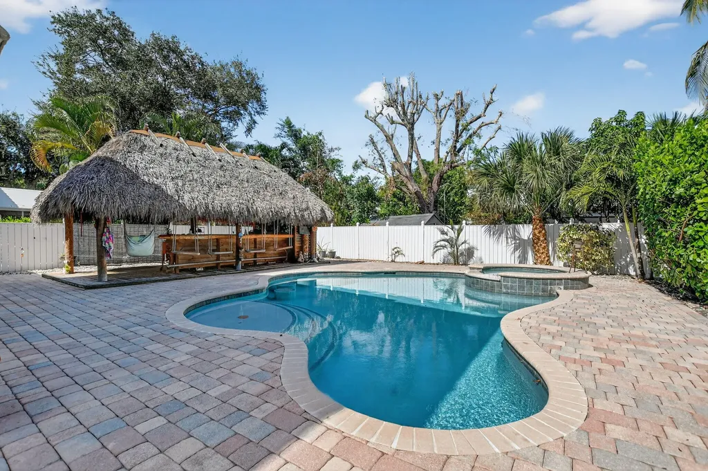 4045 NW 1st Street Delray Beach FL 33445