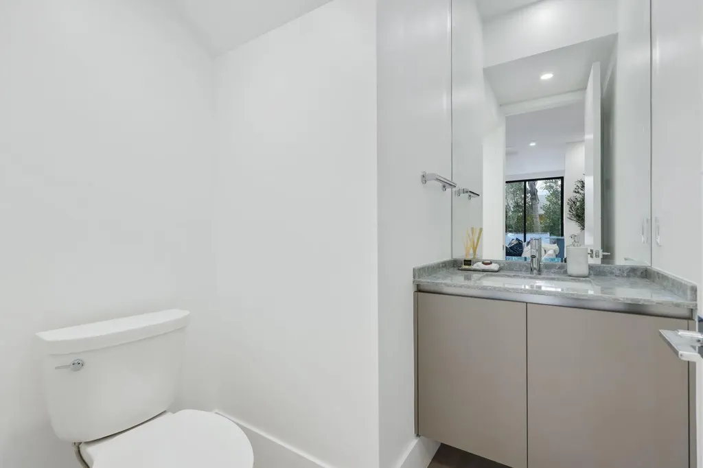 408 SE 2nd Street Delray Beach FL 33483