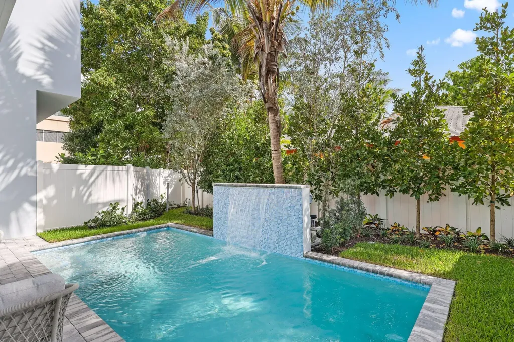408 SE 2nd Street Delray Beach FL 33483