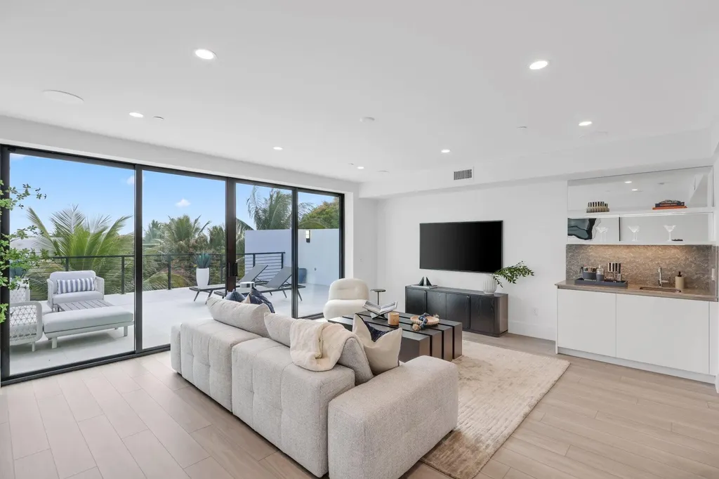 408 SE 2nd Street Delray Beach FL 33483