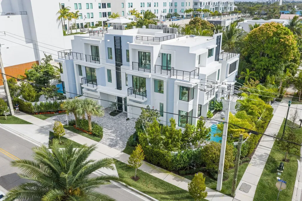 408 SE 2nd Street Delray Beach FL 33483
