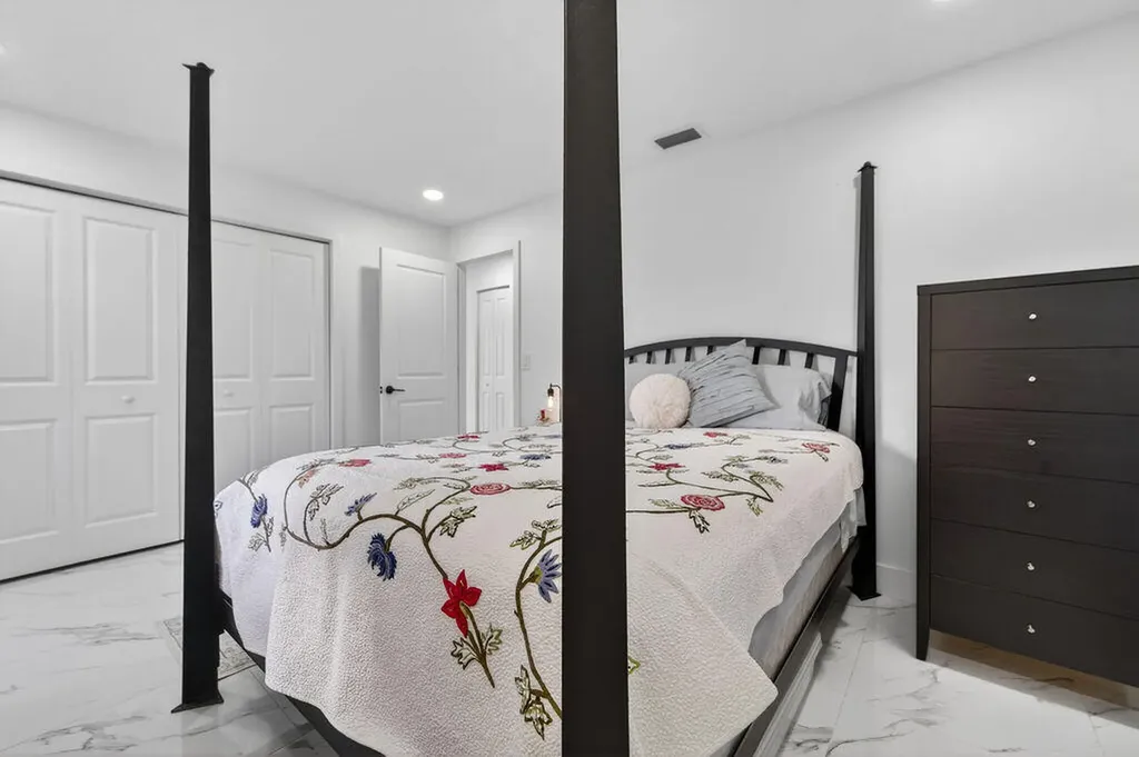 688 SW Lake Court Boynton Beach FL 33426
