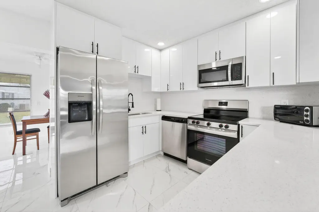 688 SW Lake Court Boynton Beach FL 33426