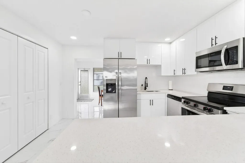 688 SW Lake Court Boynton Beach FL 33426