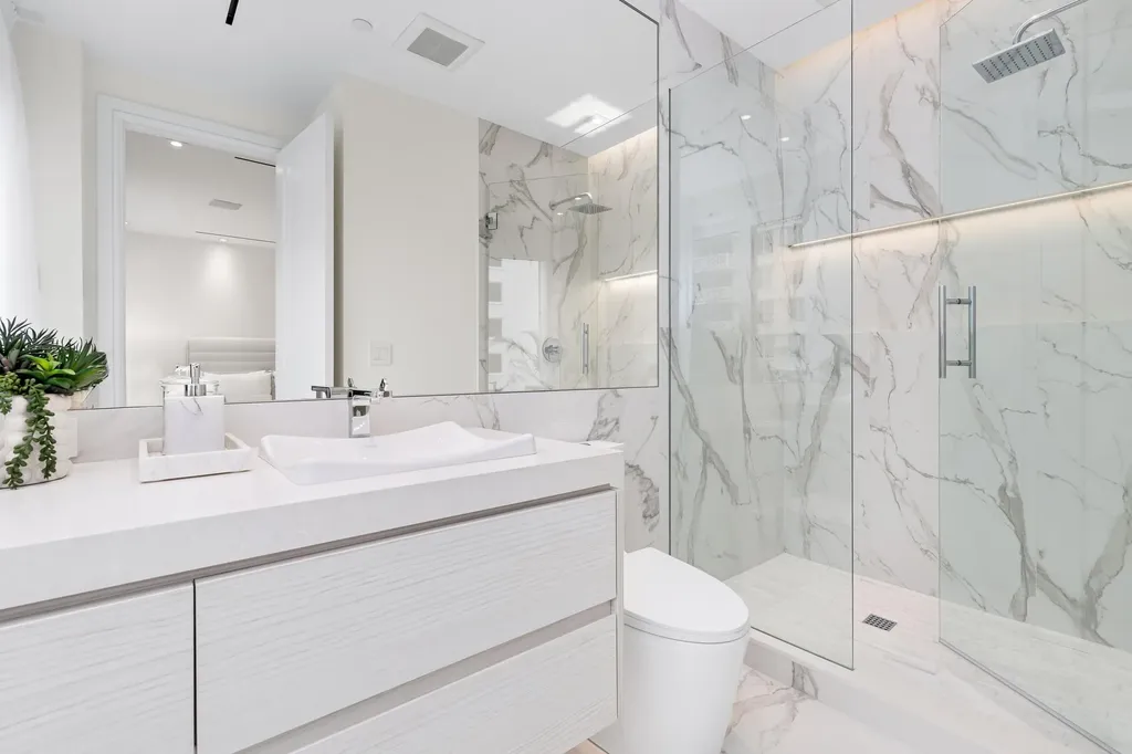 150 Bradley Place Palm Beach FL 33480