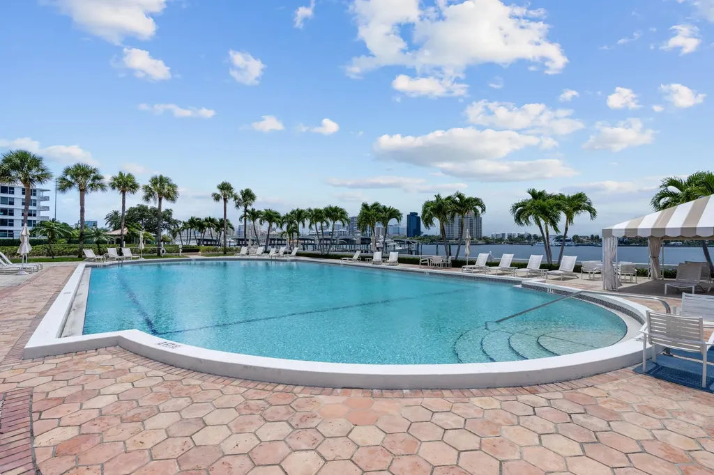 150 Bradley Place Palm Beach FL 33480