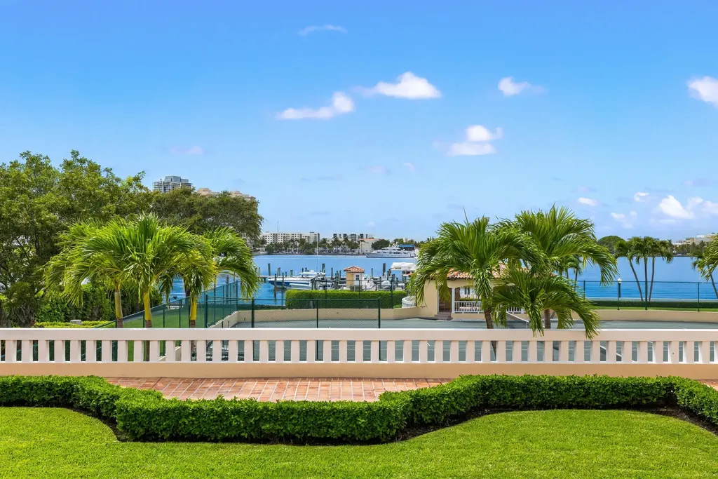 150 Bradley Place Palm Beach FL 33480