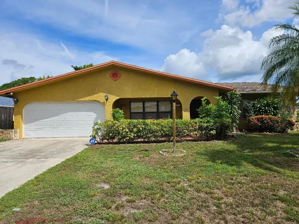 899 SE Walters Terrace Port St Lucie FL 34983