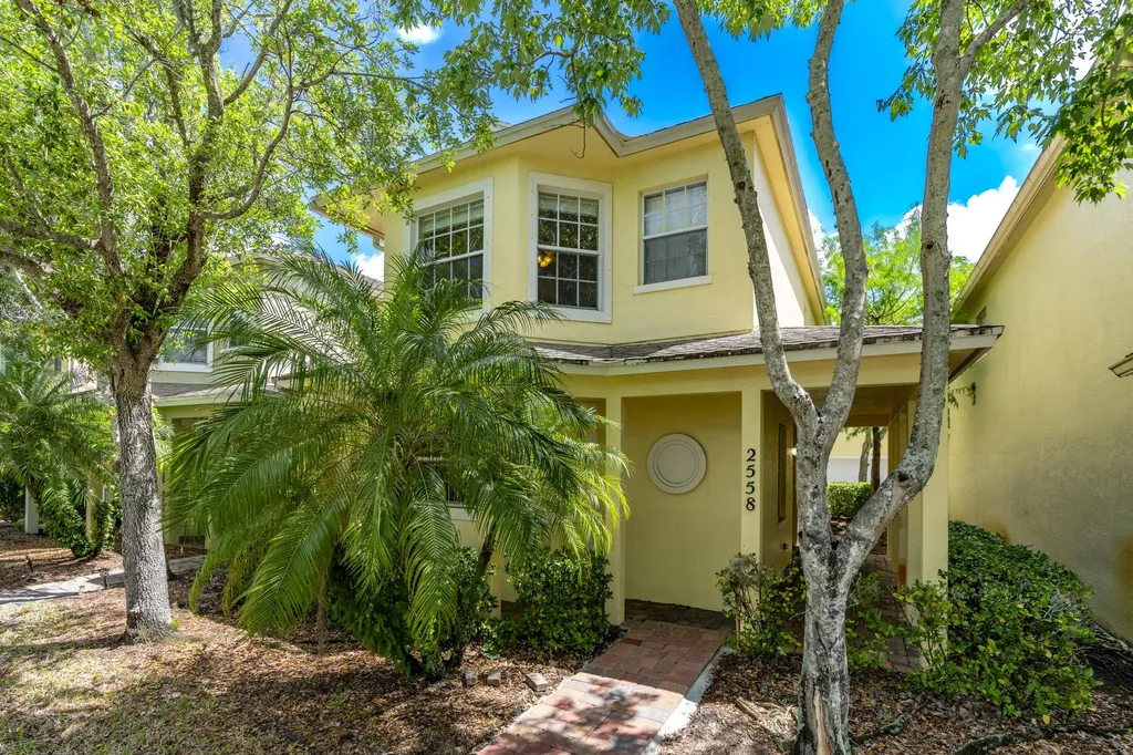 2558 SE Pineland Drive Port St Lucie FL 34952