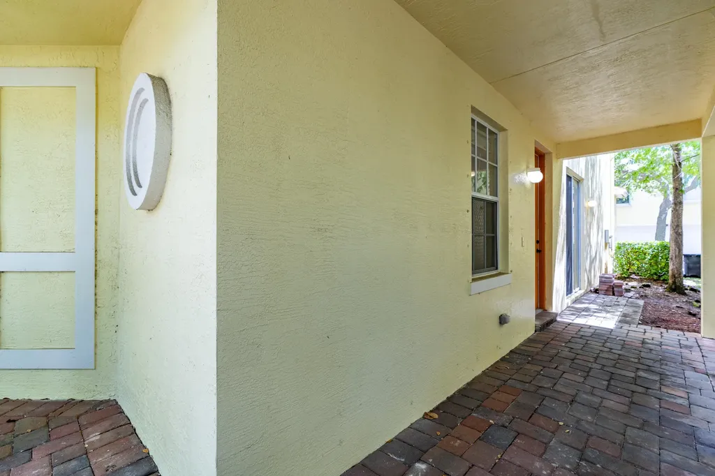 2558 SE Pineland Drive Port St Lucie FL 34952