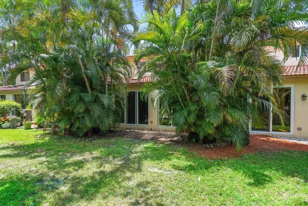 6684 Via Regina Boca Raton FL 33433