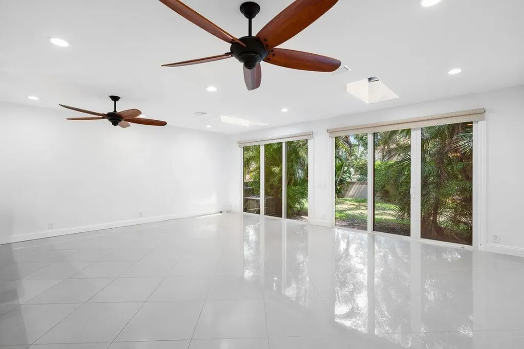 6684 Via Regina Boca Raton FL 33433