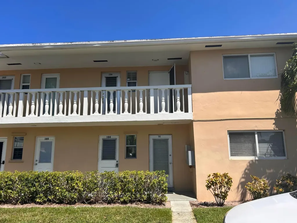 2214 NE 1st Way Boynton Beach FL 33435
