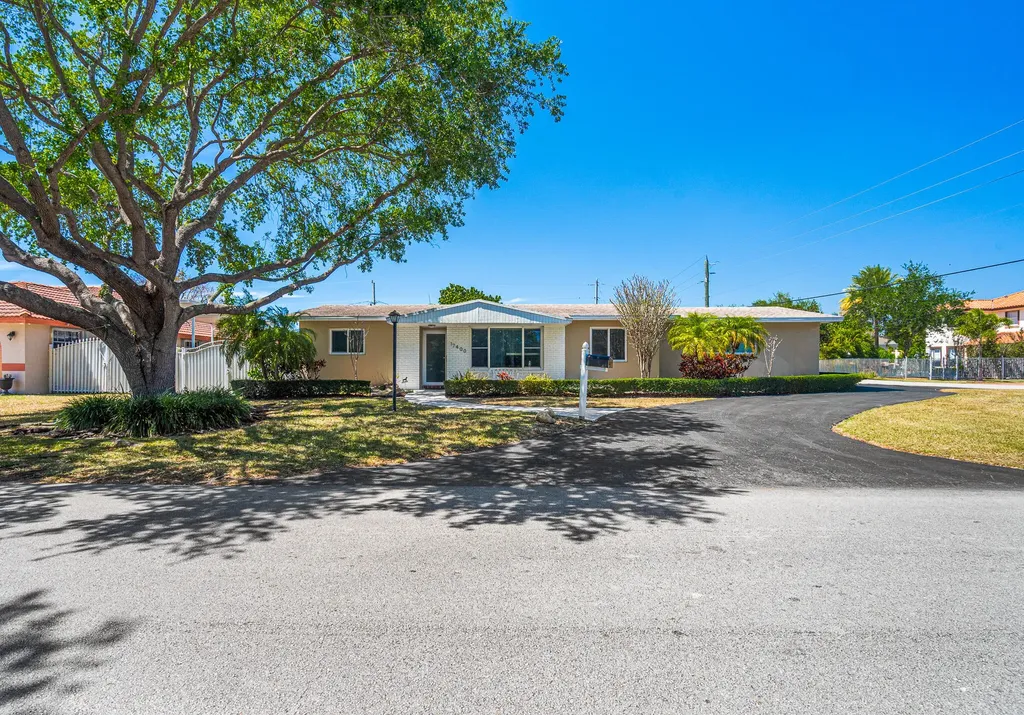 17400 SW 92nd Court Palmetto Bay FL 33157
