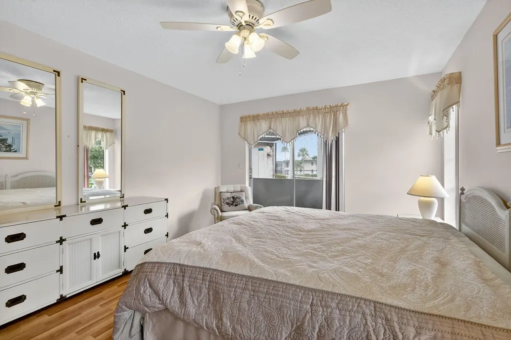 6 Greenway Village N Royal Palm Beach FL 33411