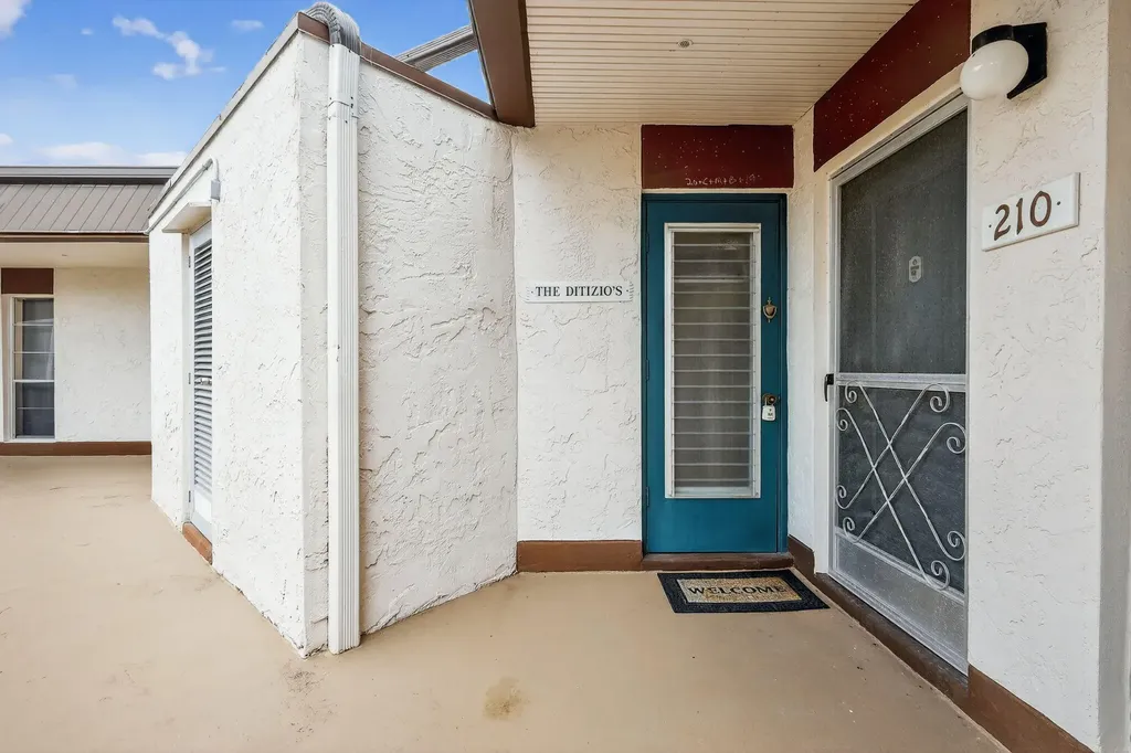 6 Greenway Village N Royal Palm Beach FL 33411