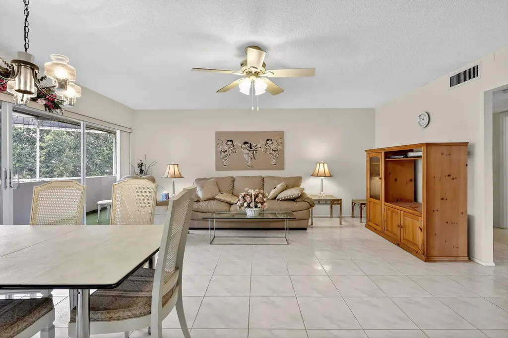 6 Greenway Village N Royal Palm Beach FL 33411