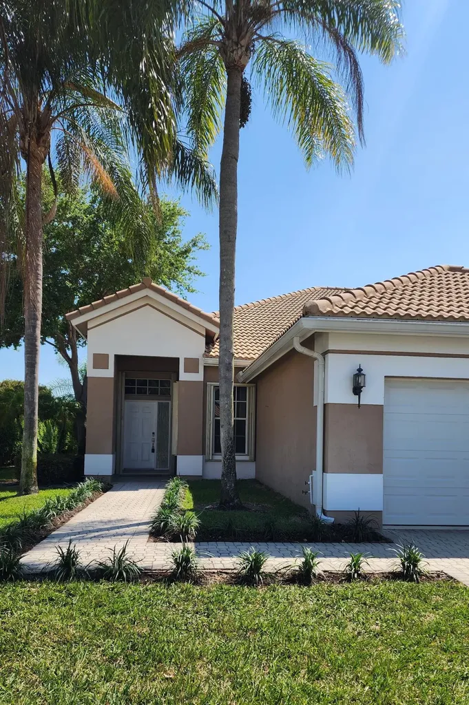 6900 Cairnwell Drive Boynton Beach FL 33472