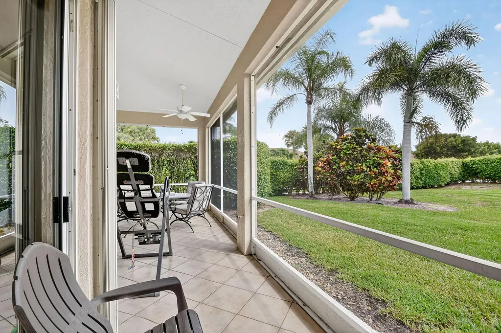 6900 Cairnwell Drive Boynton Beach FL 33472