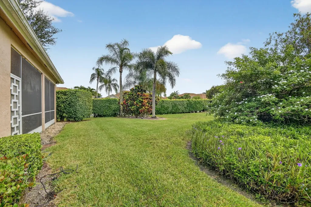 6900 Cairnwell Drive Boynton Beach FL 33472