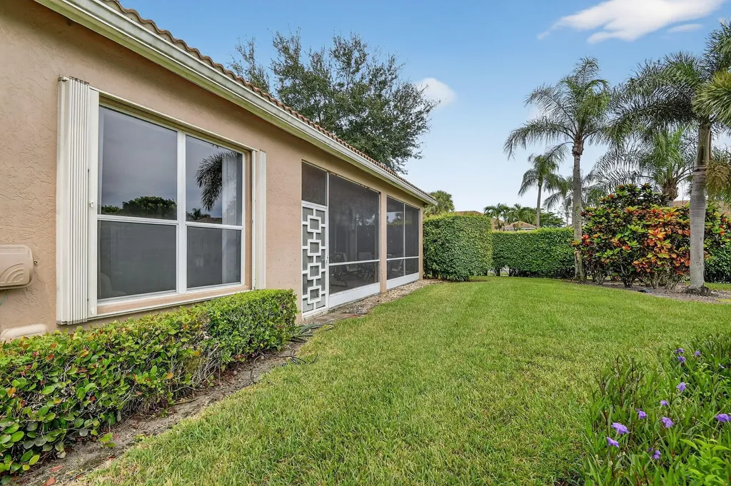 6900 Cairnwell Drive Boynton Beach FL 33472